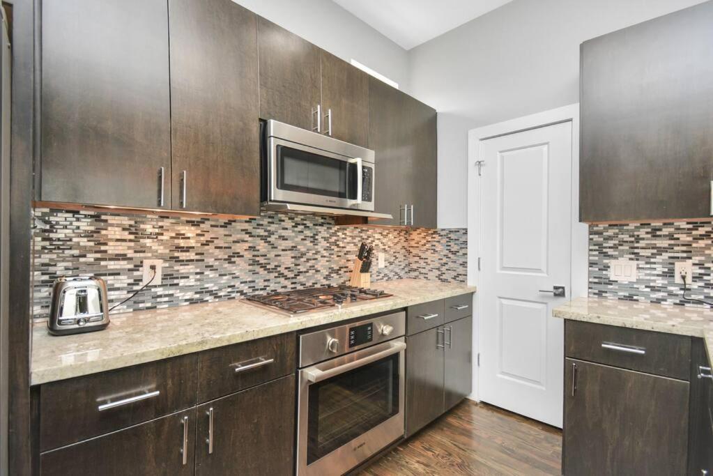 Skyline Views - Sleeps 10 Near Downtown Houston