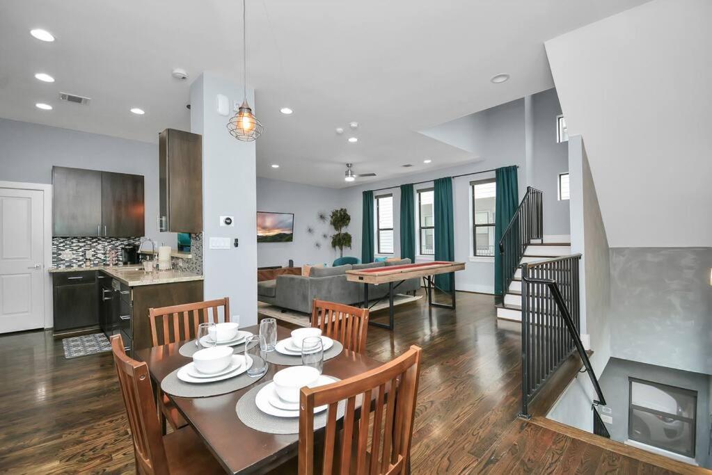Skyline Views - Sleeps 10 Near Downtown *