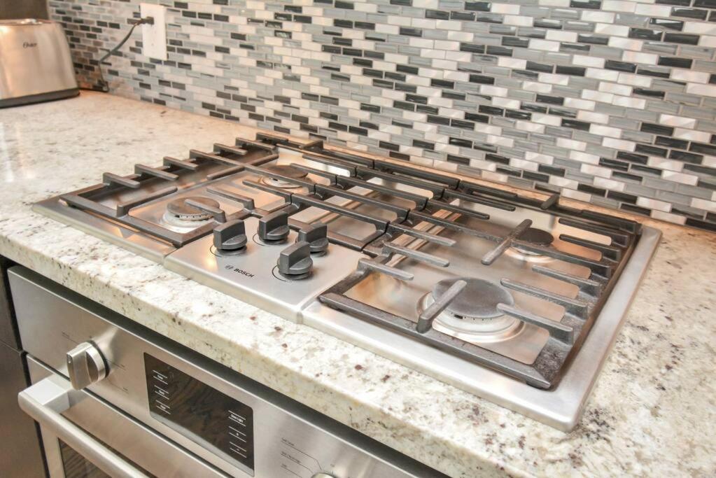 Holiday home Skyline Views - Sleeps 10 Near Downtown *