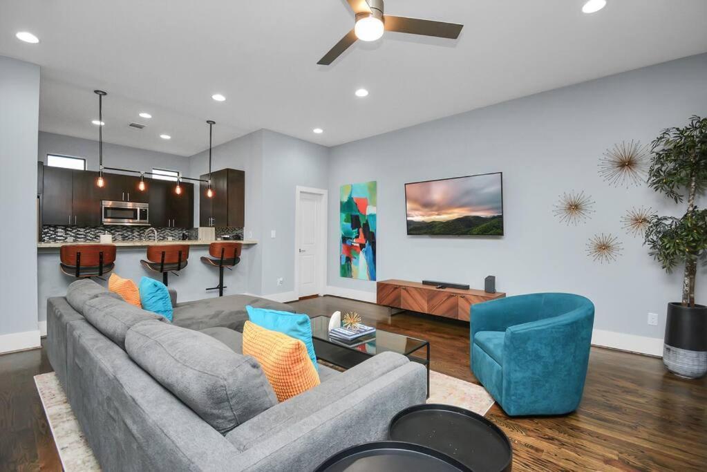 Skyline Views - Sleeps 10 Near Downtown * Houston