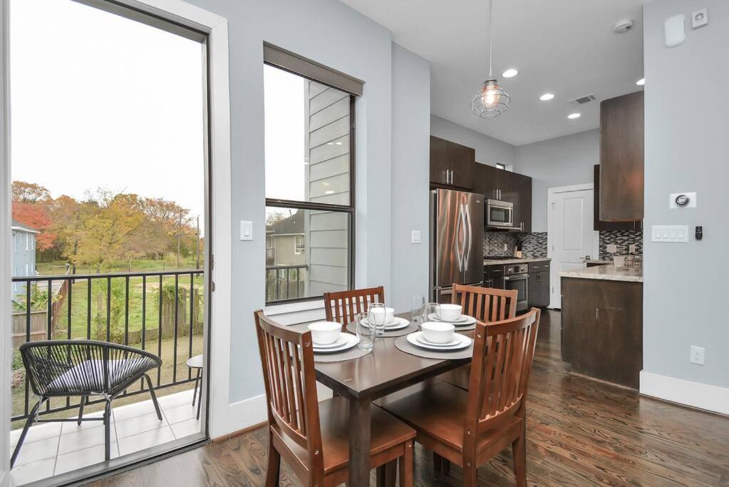 Skyline Views - Sleeps 10 Near Downtown *