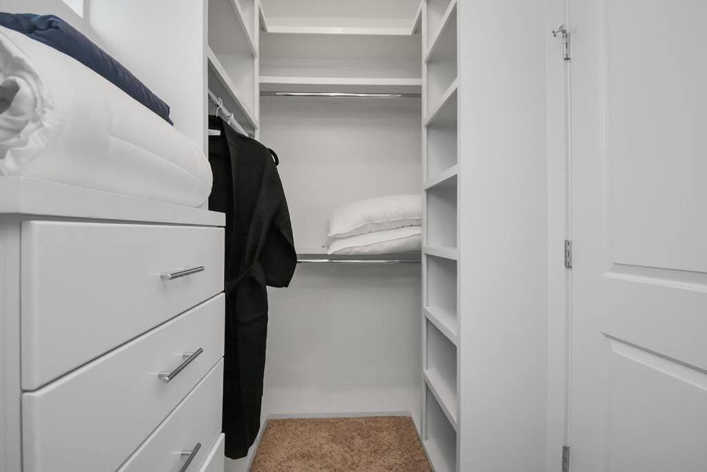 Skyline Views - Sleeps 10 Near Downtown Houston