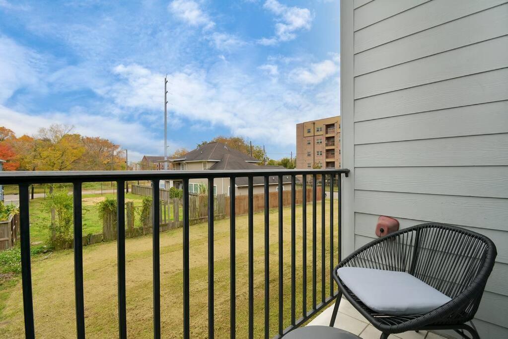 Skyline Views - Sleeps 10 Near Downtown Holiday home
