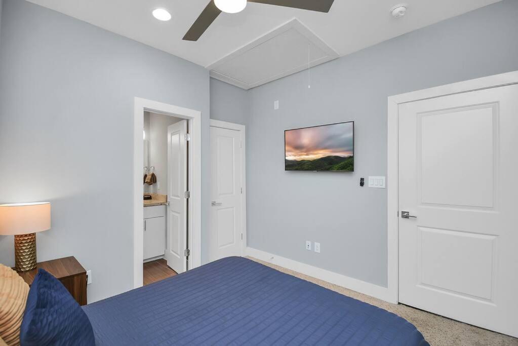 Holiday home Skyline Views - Sleeps 10 Near Downtown