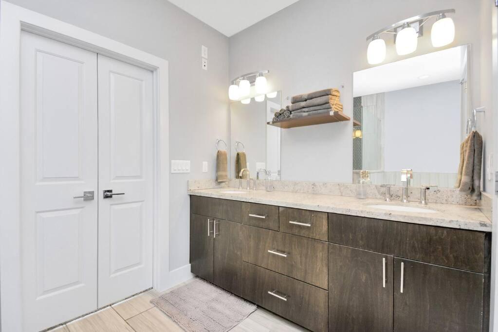 Skyline Views - Sleeps 10 Near Downtown Houston