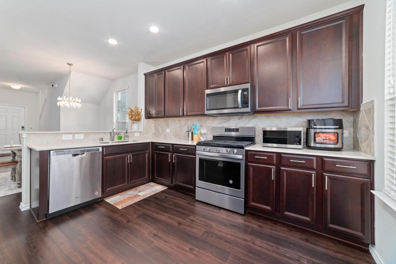 Holiday home N-e-g House - Near David Wayne Hooks Airport Houston