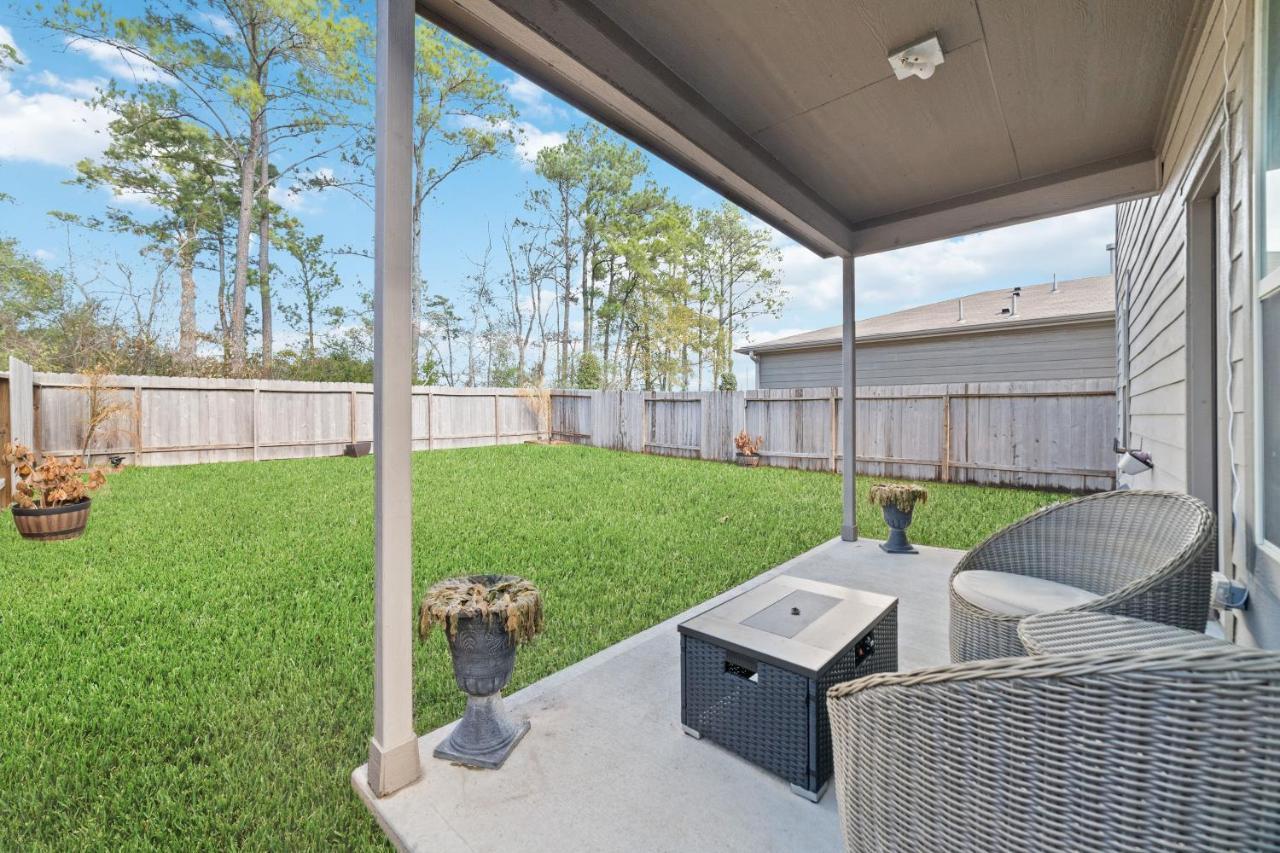 N-e-g House - Near David Wayne Hooks Airport Houston