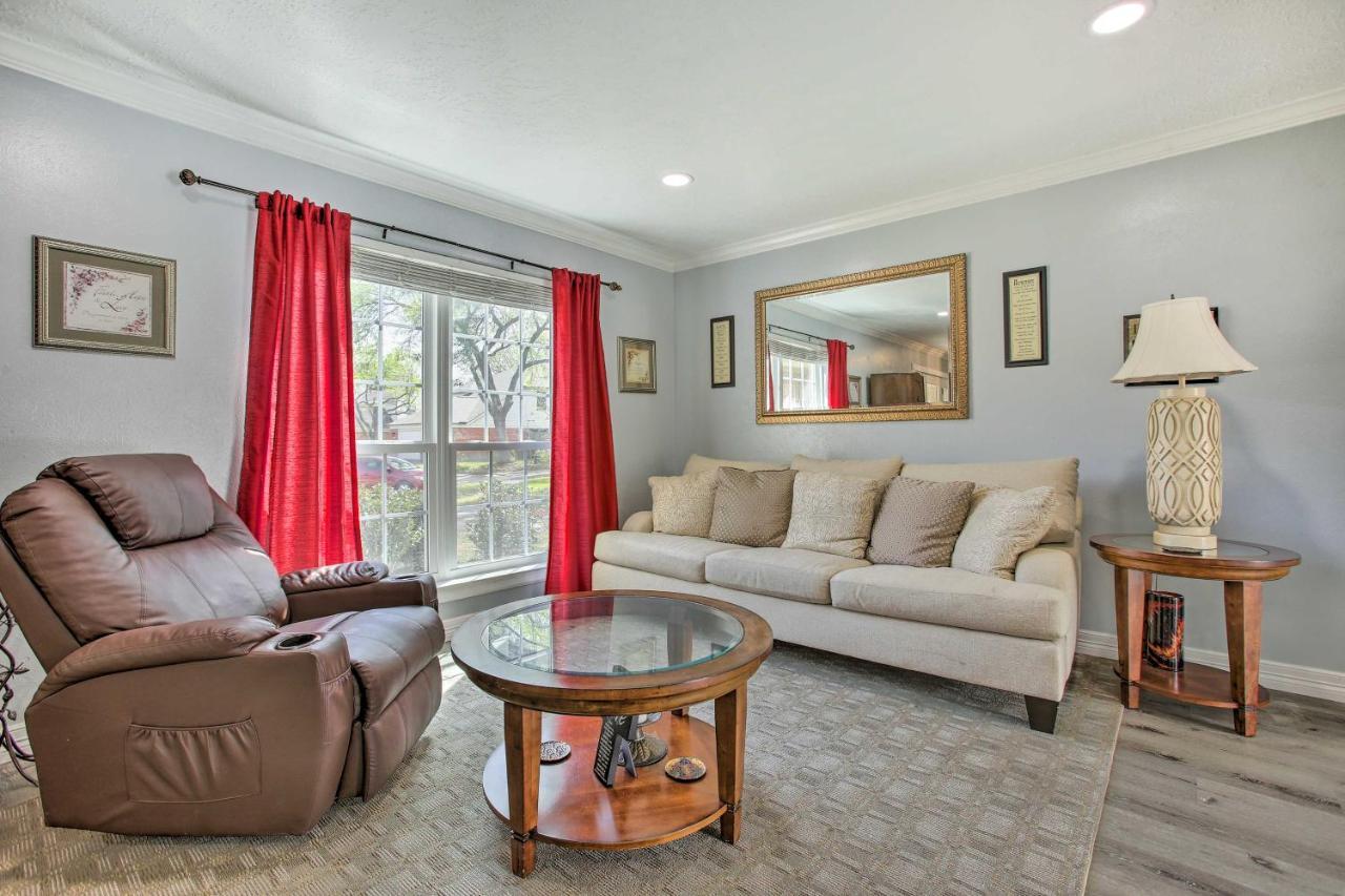 With Private Outdoor Pool! * Houston