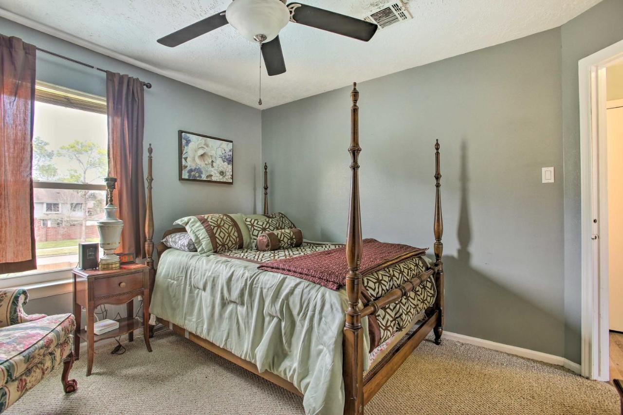With Private Outdoor Pool! * Houston