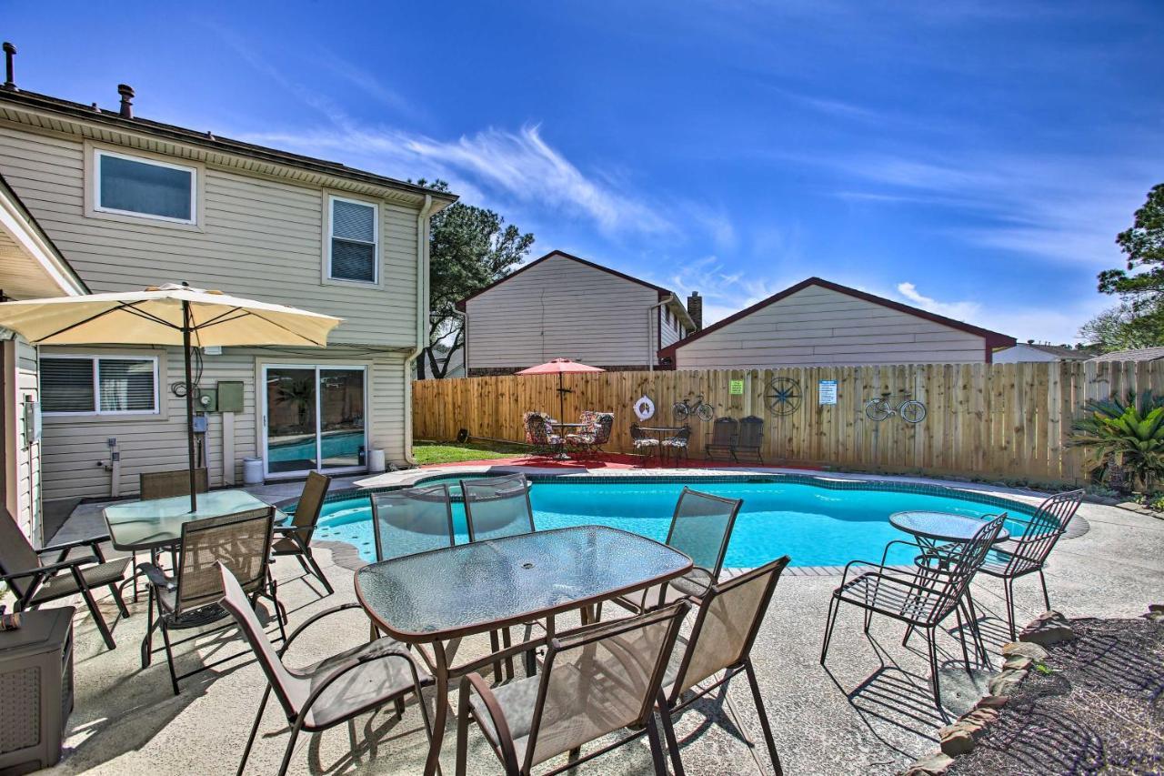 Holiday home With Private Outdoor Pool!