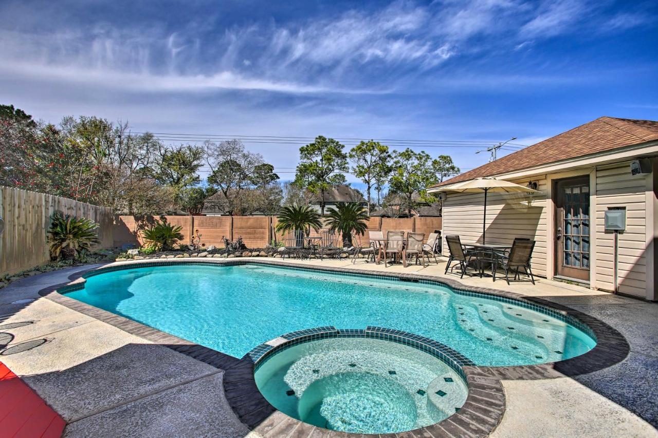Holiday home With Private Outdoor Pool! Houston