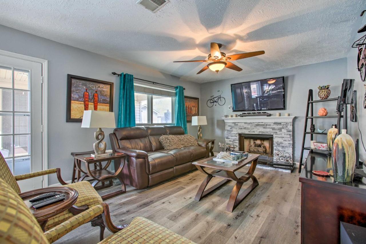 With Private Outdoor Pool! * Houston