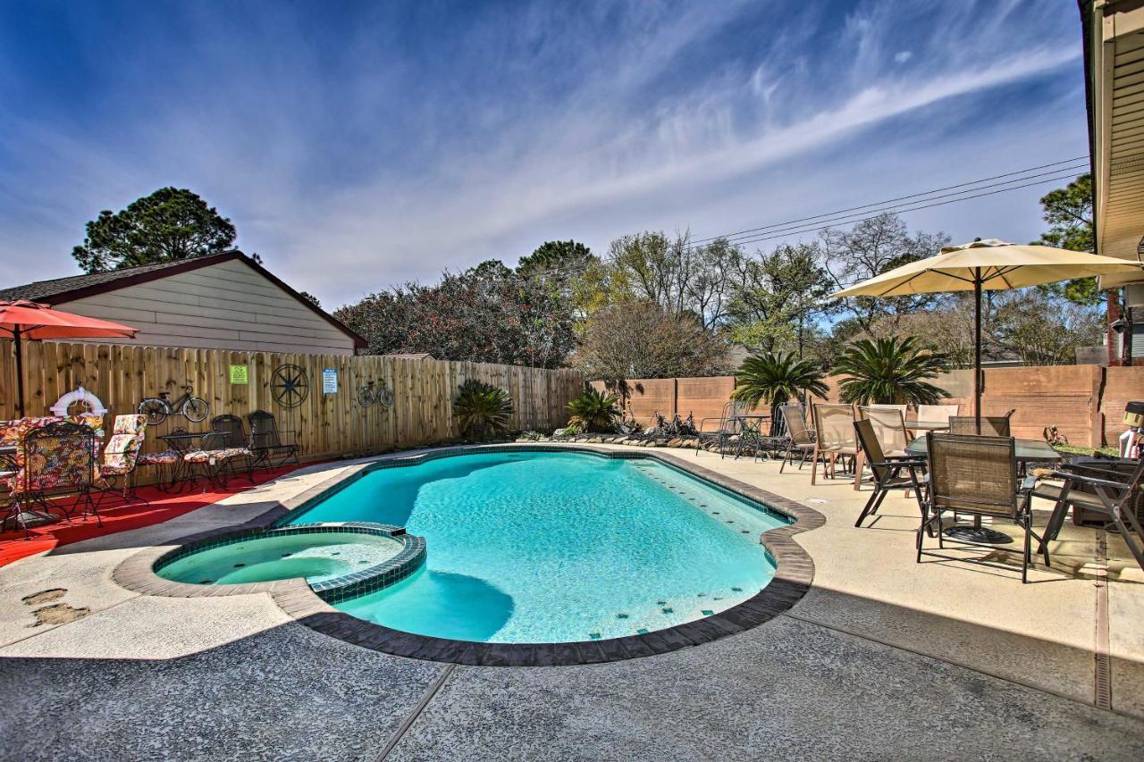 Holiday home With Private Outdoor Pool! Houston
