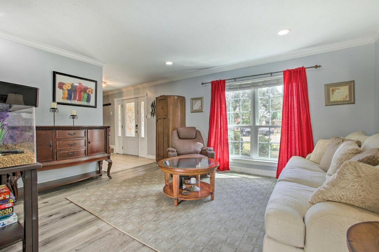 With Private Outdoor Pool! Houston