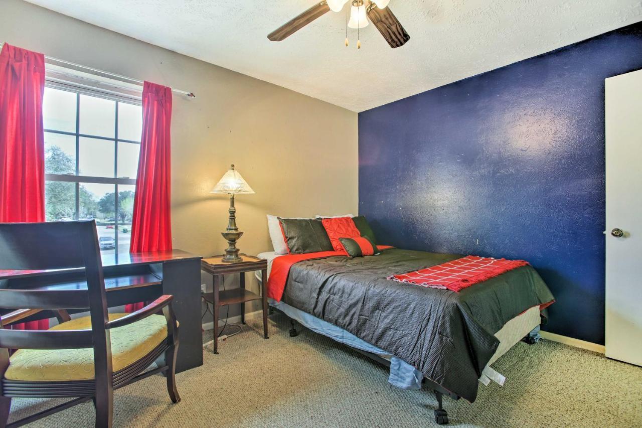 With Private Outdoor Pool! Holiday home Houston
