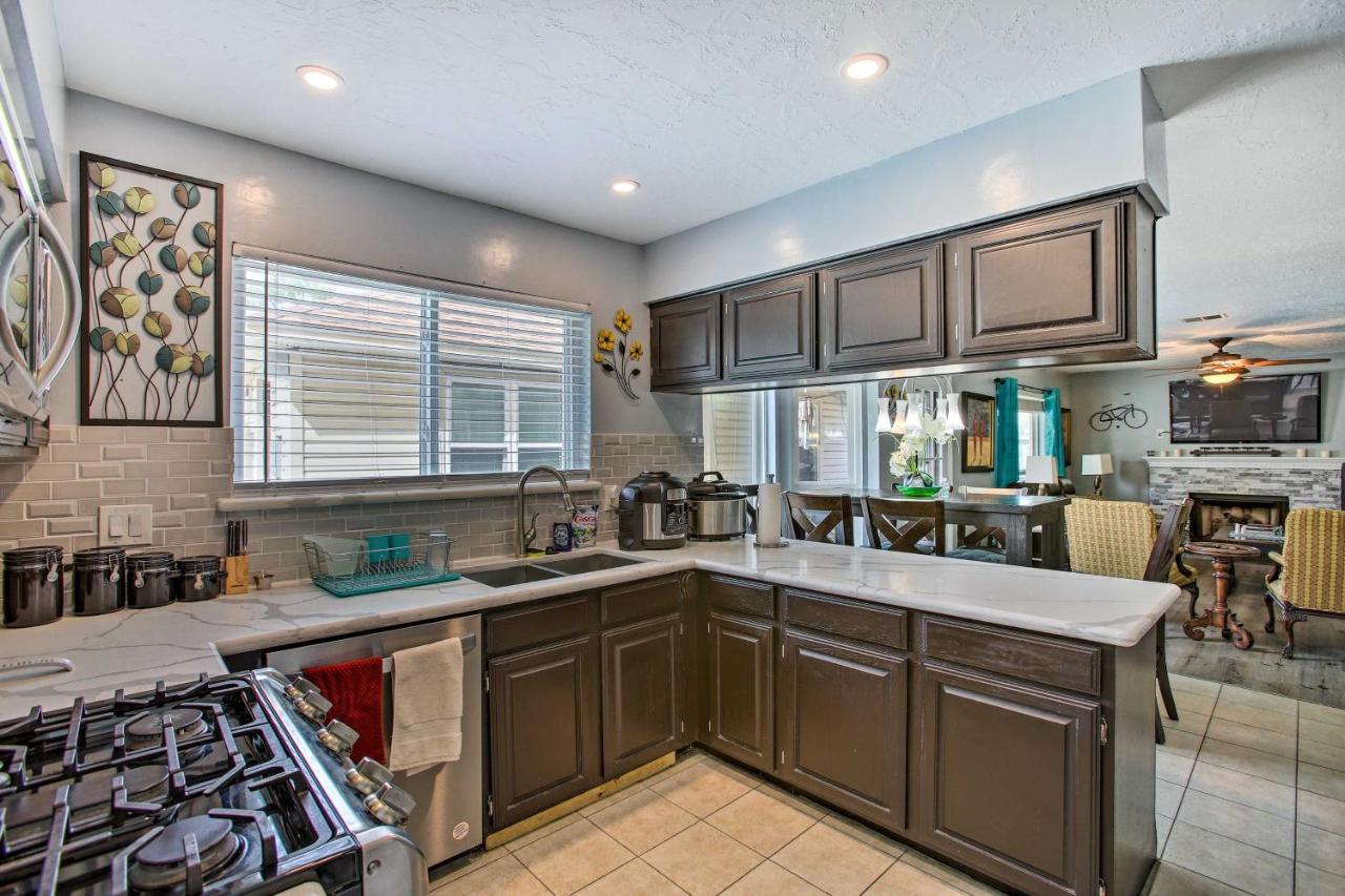 Holiday home With Private Outdoor Pool! Houston