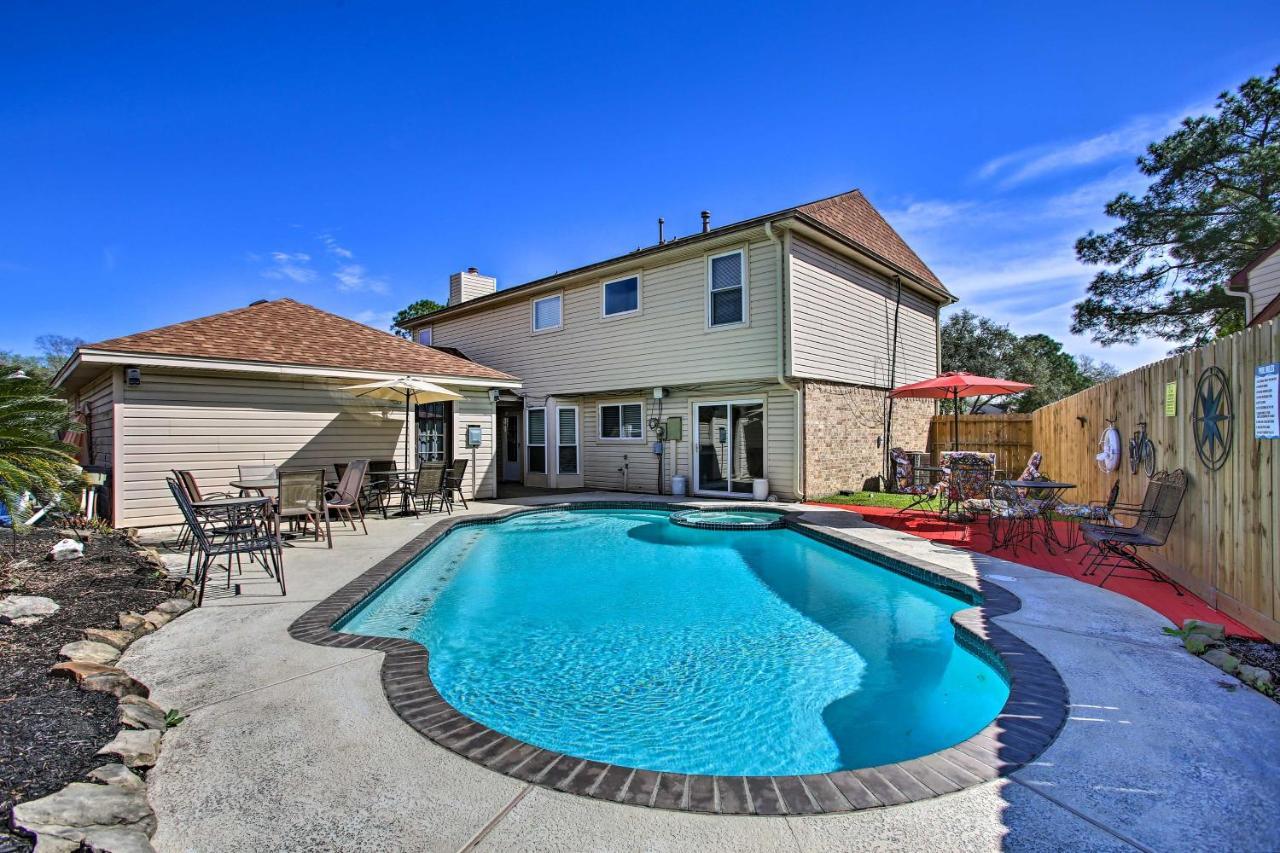 With Private Outdoor Pool! * Houston