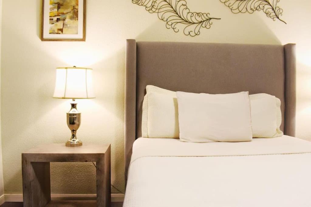 Apartment Montrose Pied-a-terre Walking Distance To Museums *