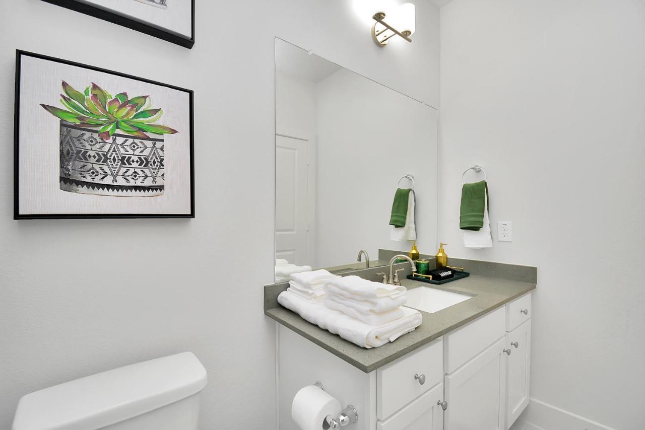 Holiday home Emerald Palace - New, Modern 3br Townhome Close To Downtown, Nrg, Med Ctr Houston