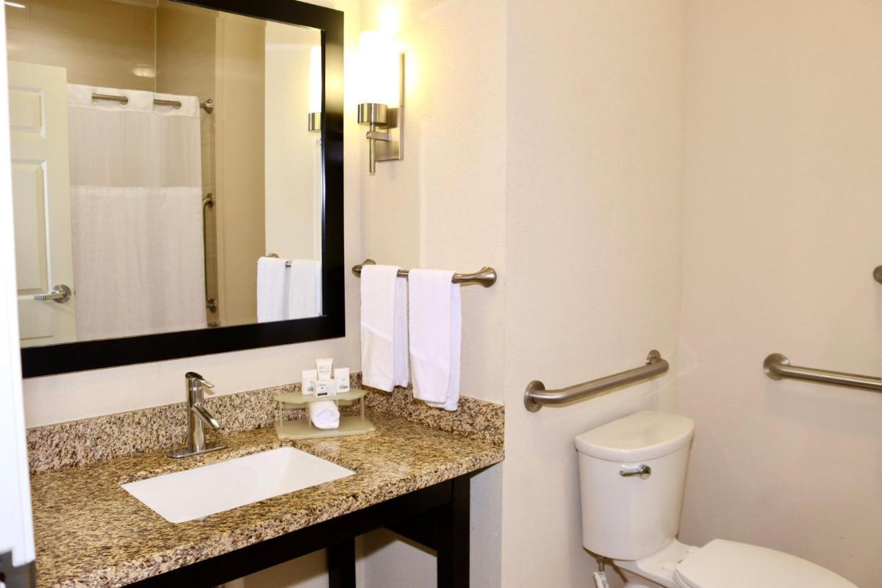 Express & Northwest-brookhollow By Ihg Hotel Houston
