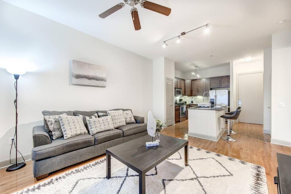 Apartment Resort-style Pool, Gym/garage, 1br, Medical Center *