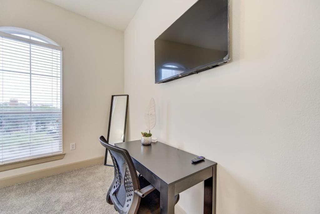 Resort-style Pool, Gym/garage, 1br, Medical Center *