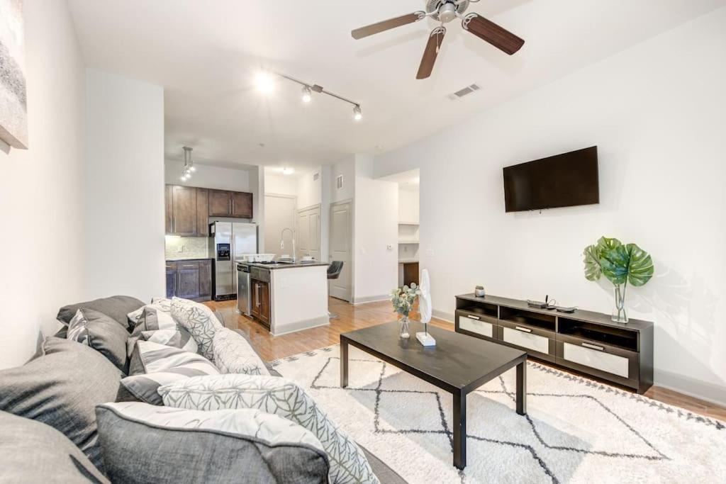 Apartment Resort-style Pool, Gym/garage, 1br, Medical Center *