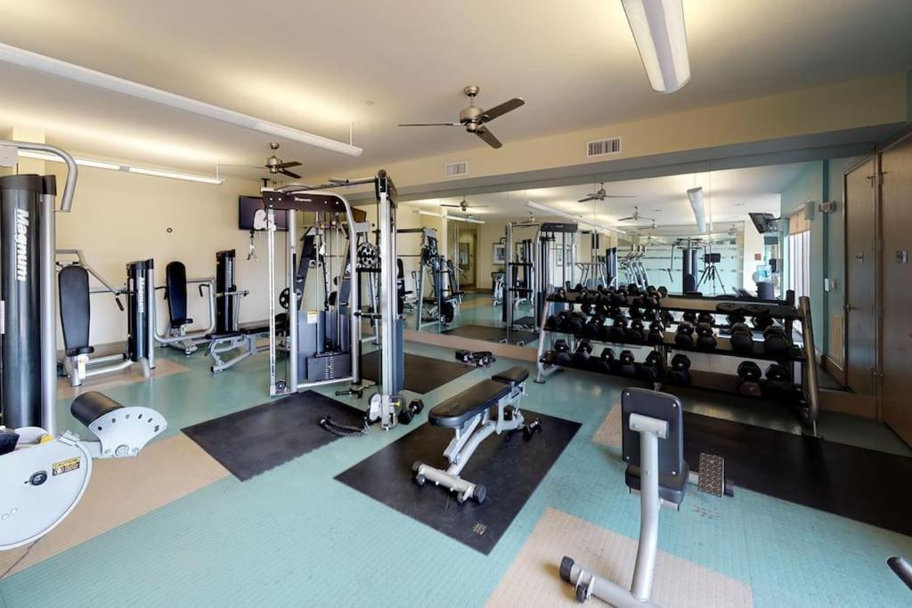 Resort-style Pool, Gym/garage, 1br, Medical Center Apartment