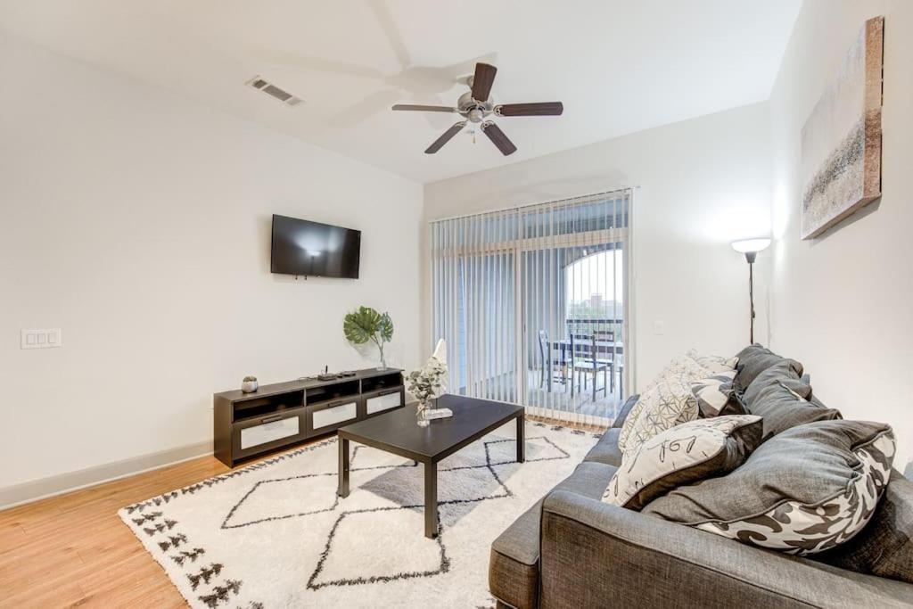 Apartment Resort-style Pool, Gym/garage, 1br, Medical Center *