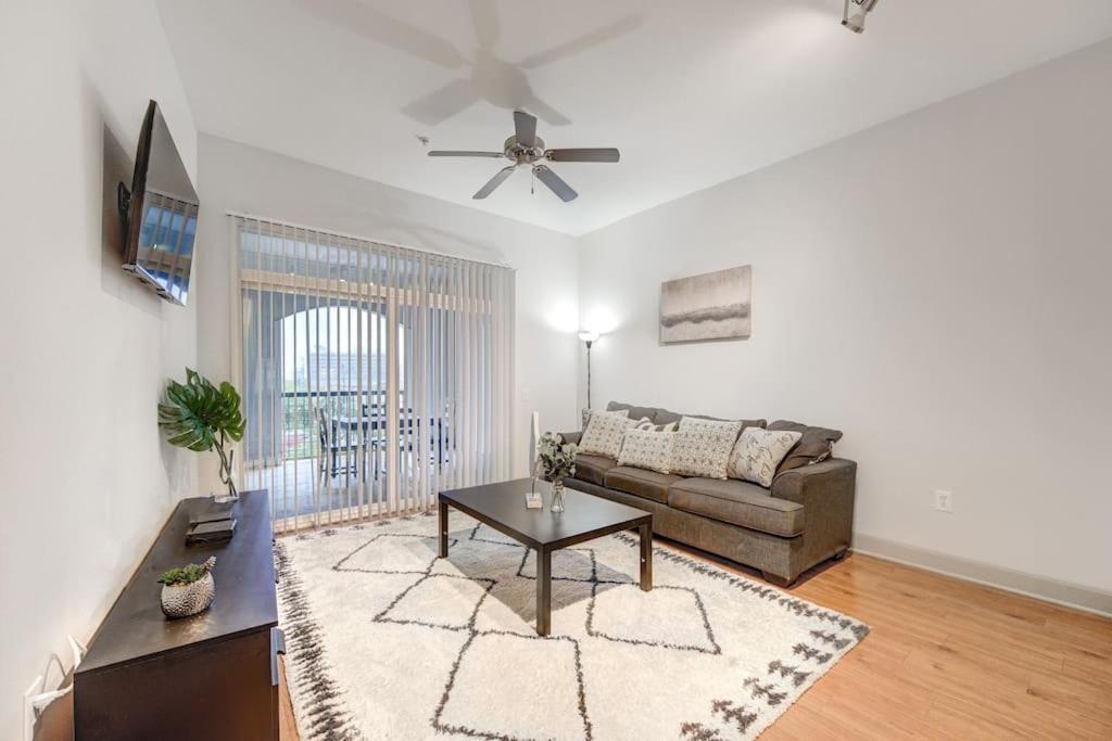 Resort-style Pool, Gym/garage, 1br, Medical Center * Houston