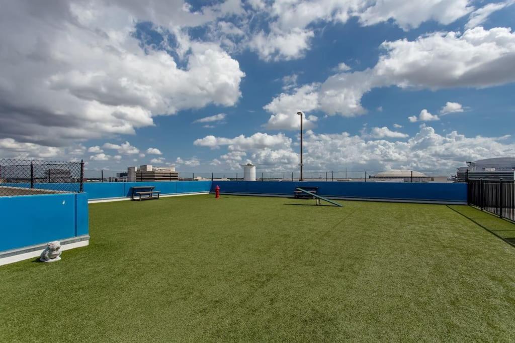 Resort-style Pool, Gym/garage, 1br, Medical Center Apartment Houston