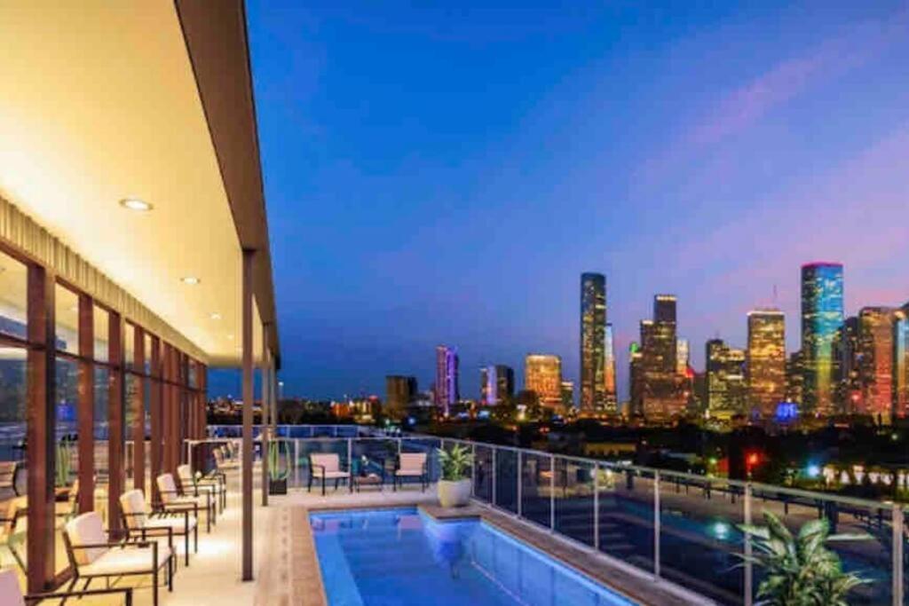 Apartment Modern Lux W/rooftop Pool &views Houston