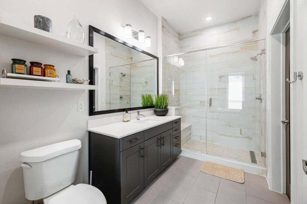 Modern Lux W/rooftop Pool &views Apartment Houston