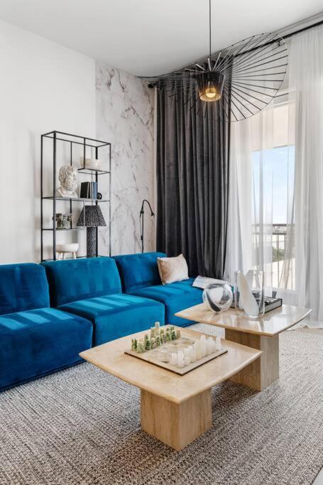 Modern Lux W/rooftop Pool &views Apartment *