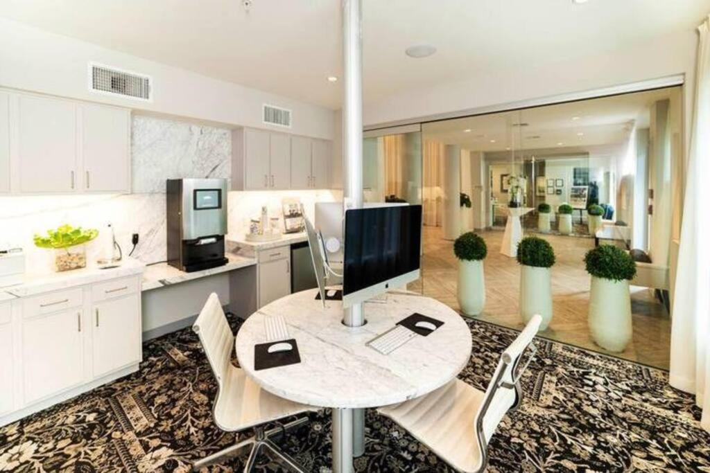 Beautiful Paris Themed Apartment Houston