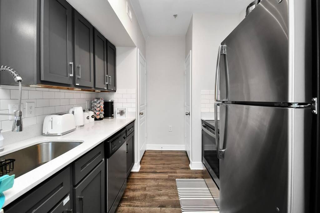 Apartment Chic Retreat-walk To Nrg-pool Houston