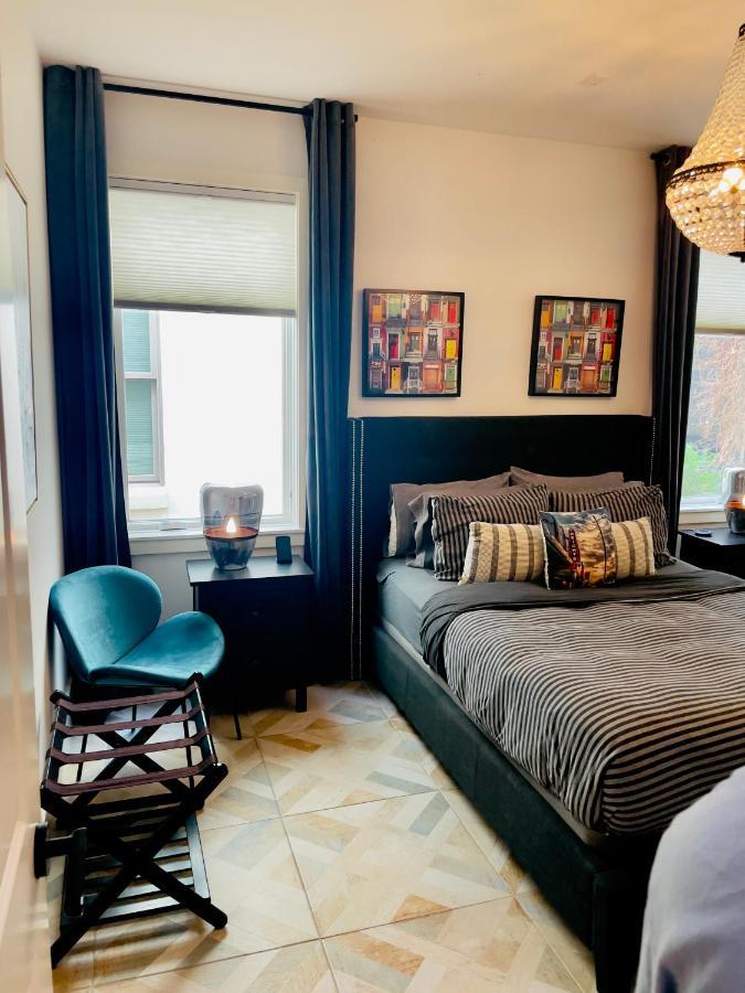 Moose Manor Guest - Homestay Houston