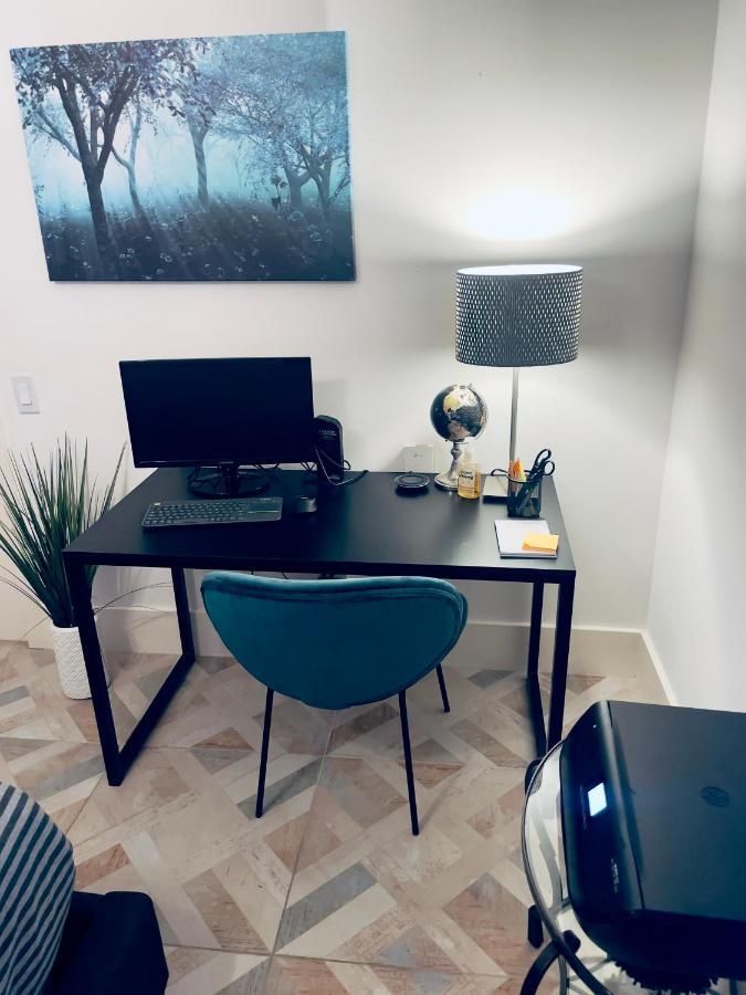 Moose Manor Guest - Homestay Houston