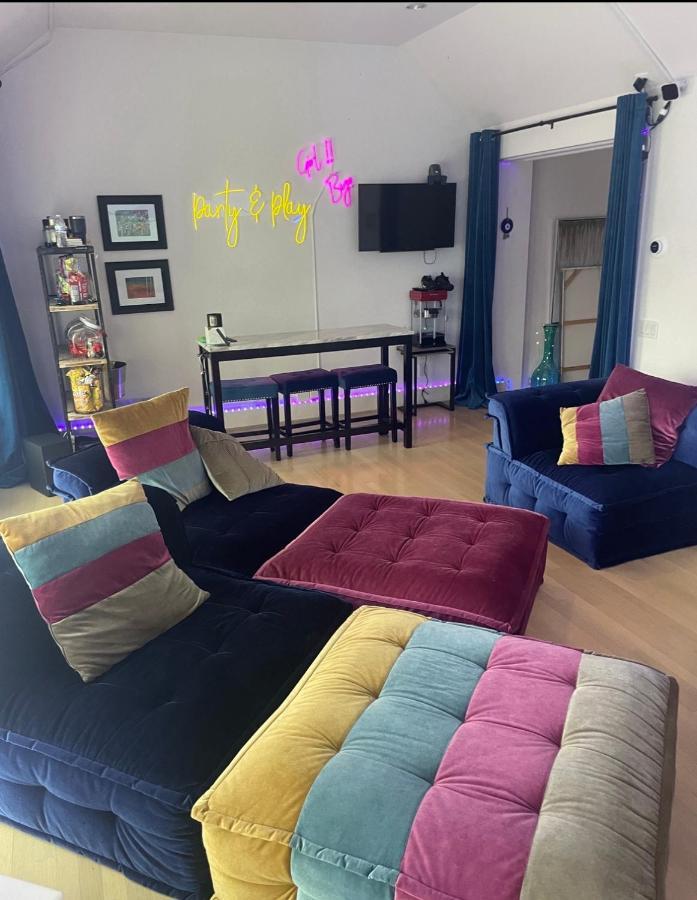 Moose Manor Guest - Homestay Houston