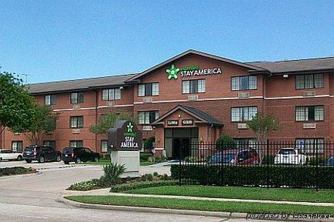 Hotel Suburban North I-45 2*