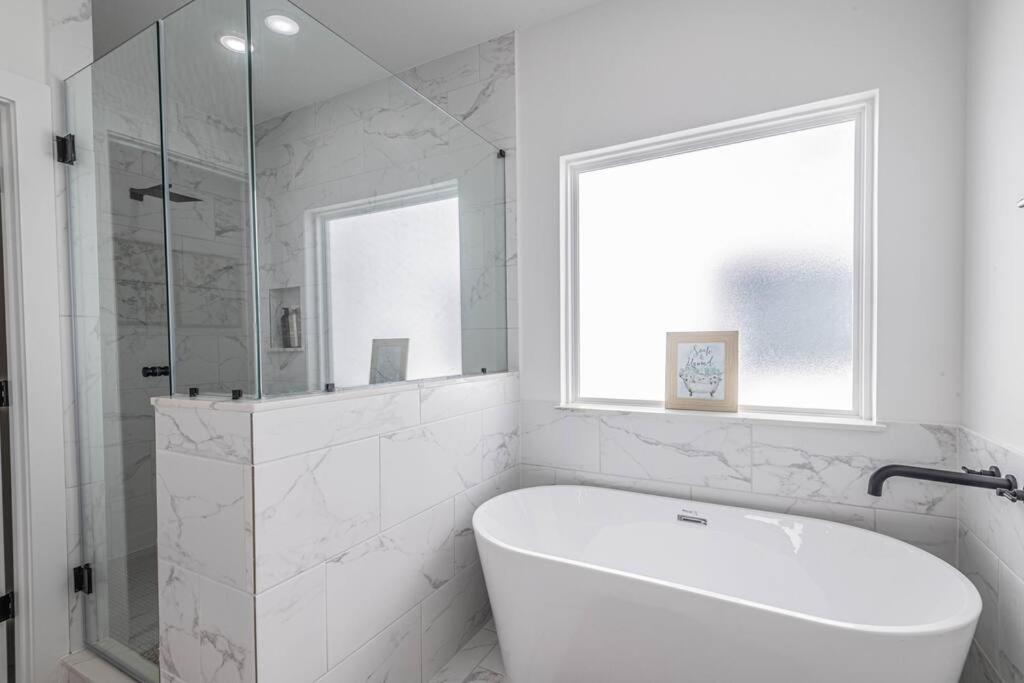 Luxury Near Downtown & Medical Center Holiday home