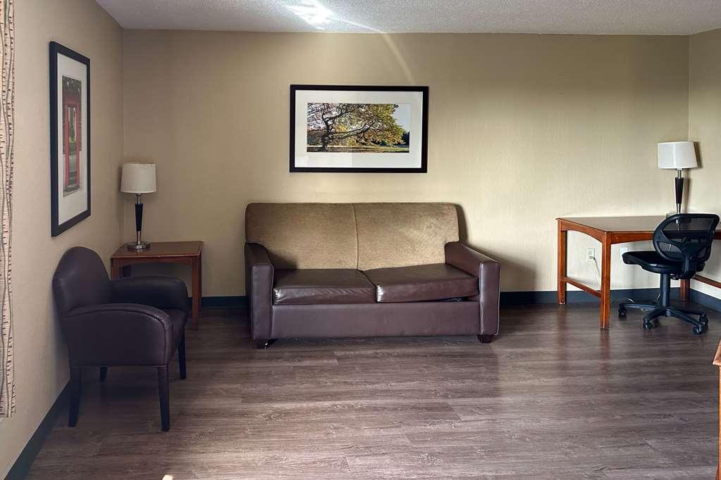 Hotel Suburban North I-45 2*