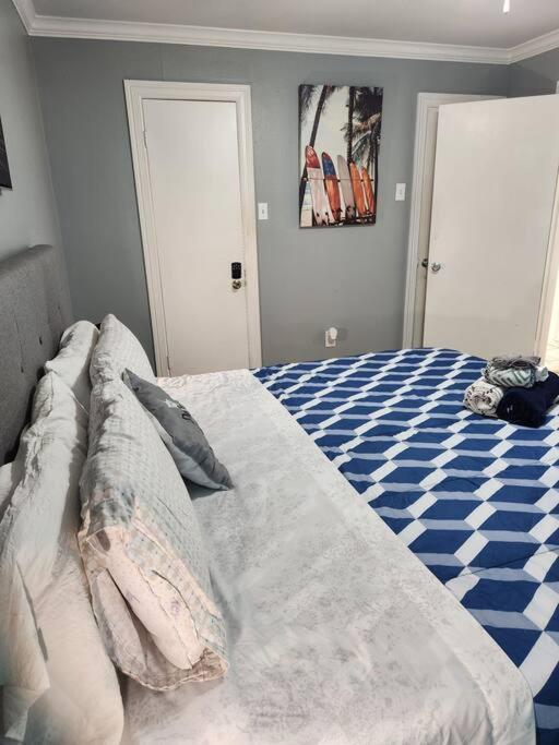 Blue Shark *e2* @ Midtown 1br King Apartment Houston