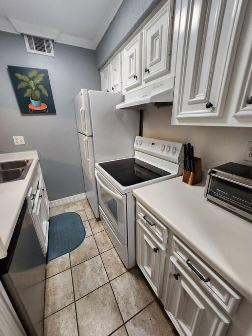 Blue Shark *e2* @ Midtown 1br King