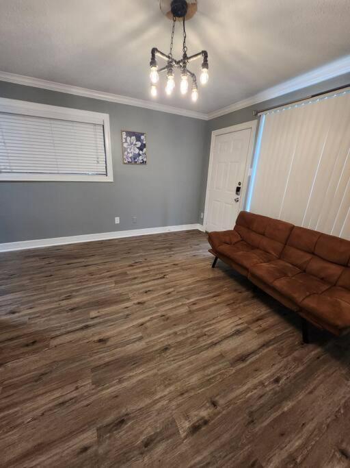 Blue Shark *e2* @ Midtown 1br King Apartment *