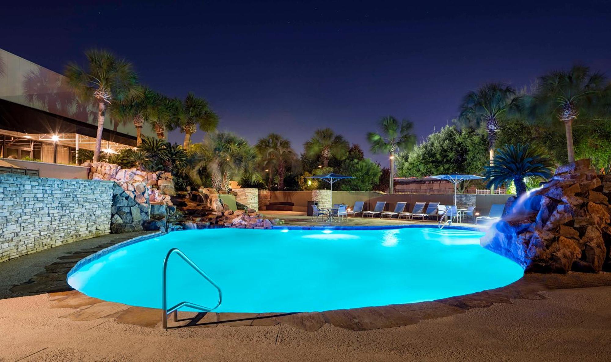 Sonesta Iah Airport Hotel 4*