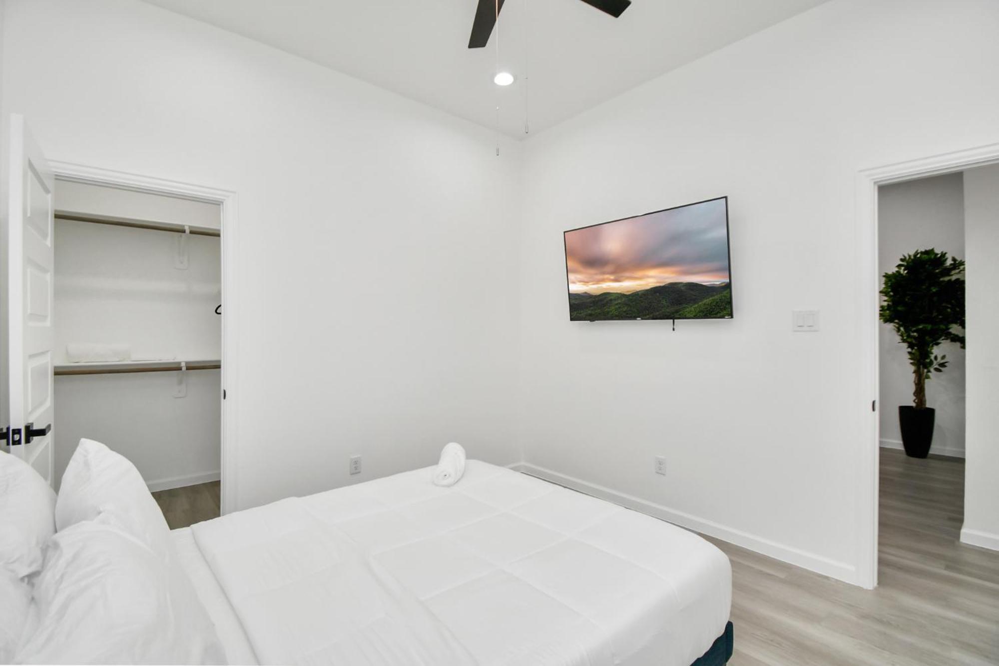New! Modern 3br/2ba Near Downtown/foosball/netflix Holiday home Houston