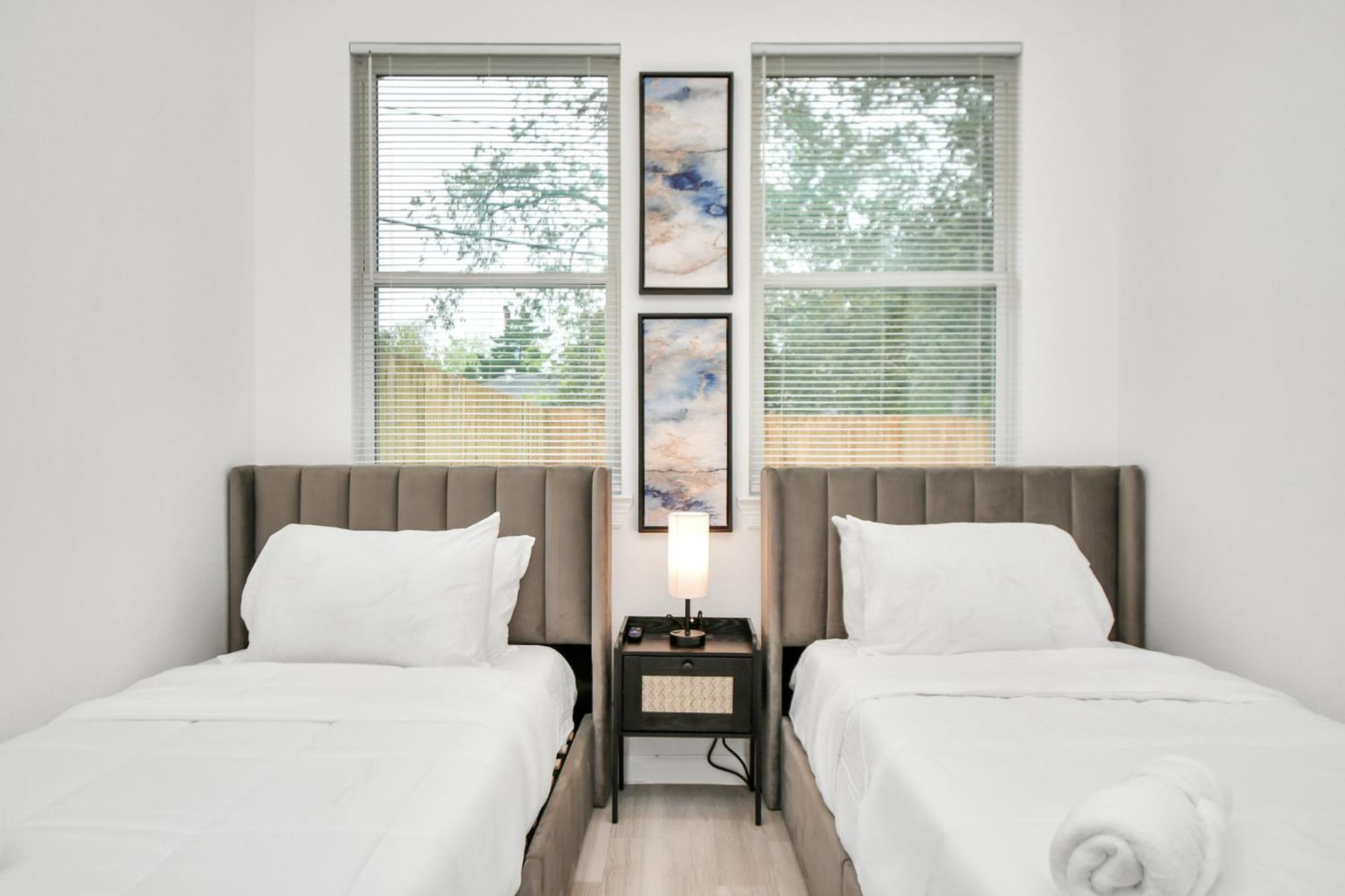 New! Modern 3br/2ba Near Downtown/foosball/netflix Holiday home *