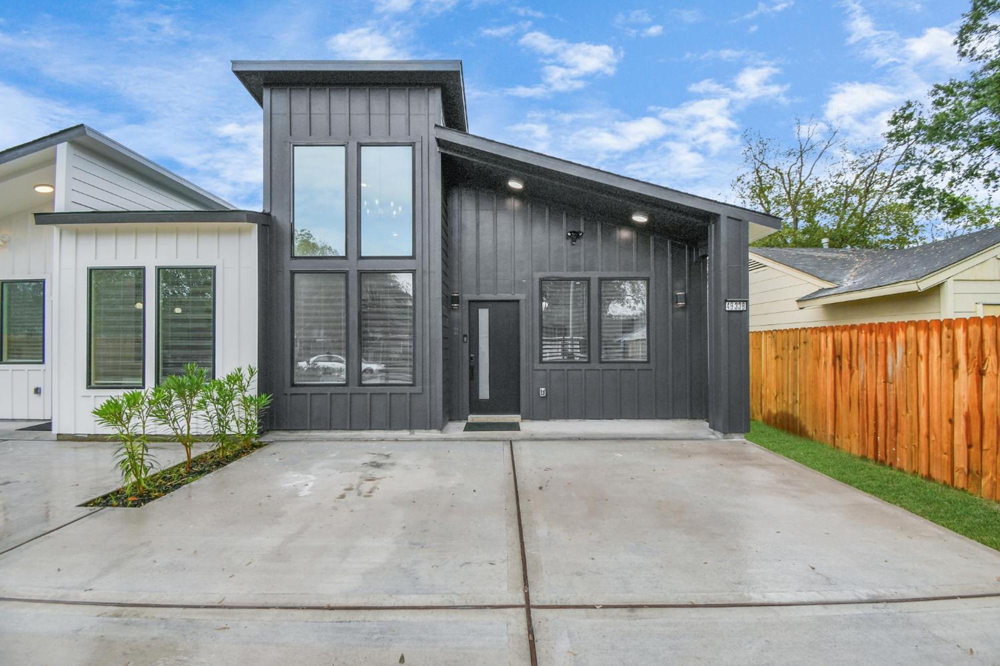 New! Modern 3br/2ba Near Downtown/foosball/netflix