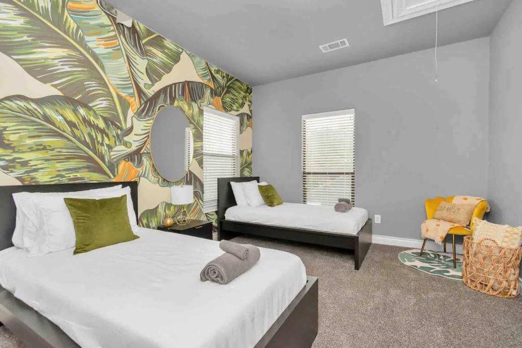 Prolific 3story W Game Room-hottub-near Dt Holiday home Houston